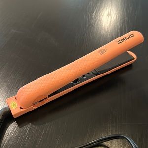 amika hair straightener
